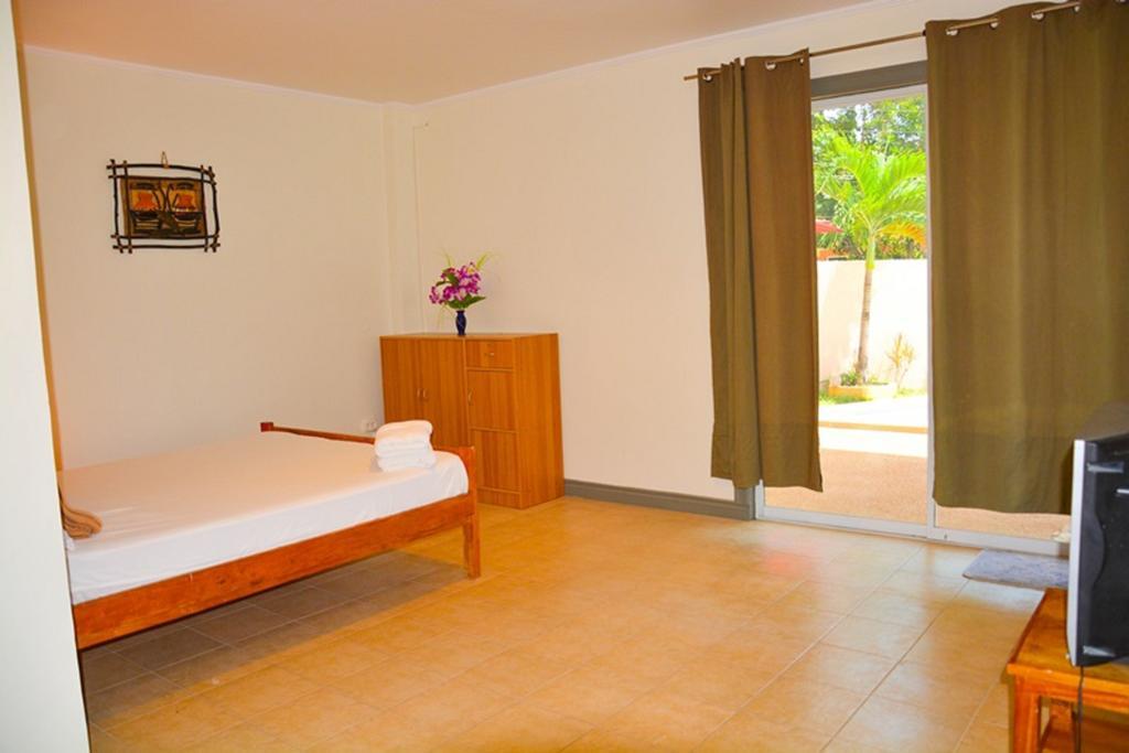 Alona Studios Apartment Hotel Panglao Exterior photo