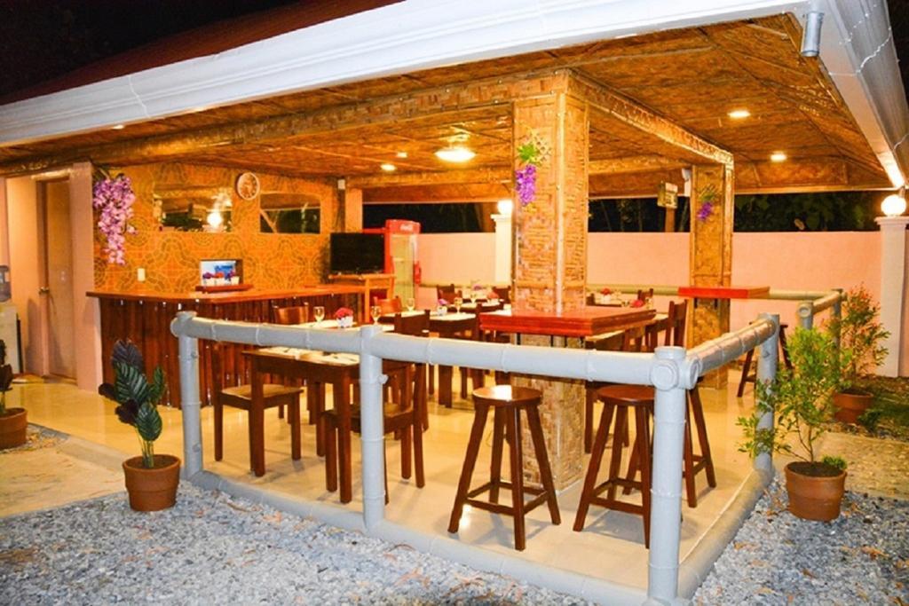 Alona Studios Apartment Hotel Panglao Exterior photo
